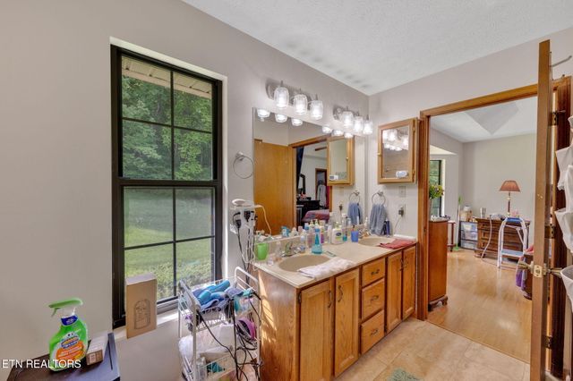 243 Bunch Lane, Clinton, TN 37716
