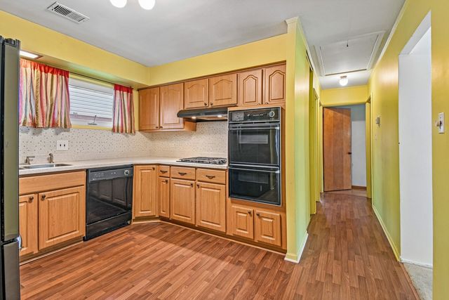 1024 Bristol Avenue, Westchester, IL 60154