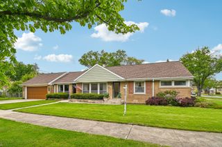 1024 Bristol Avenue, Westchester, IL 60154