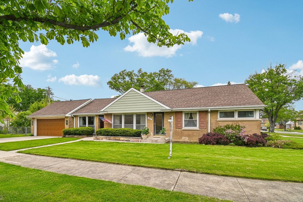 1024 Bristol Avenue, Westchester, IL 60154