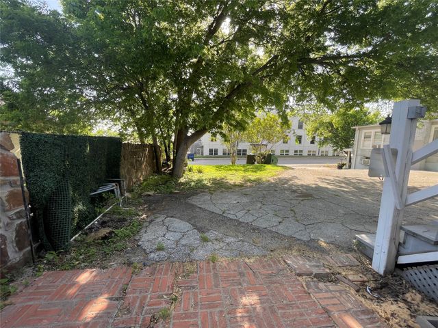 2008 Sanquinet Street, Fort Worth, TX 76107