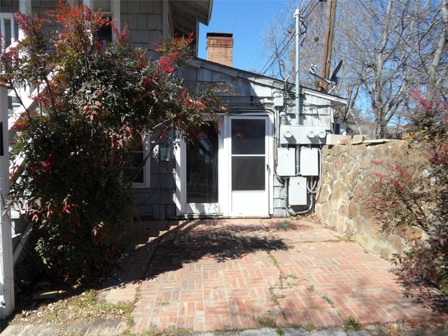 2008 Sanquinet Street, Fort Worth, TX 76107