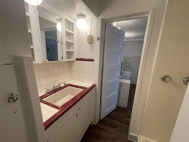 2008 Sanquinet Street, Fort Worth, TX 76107