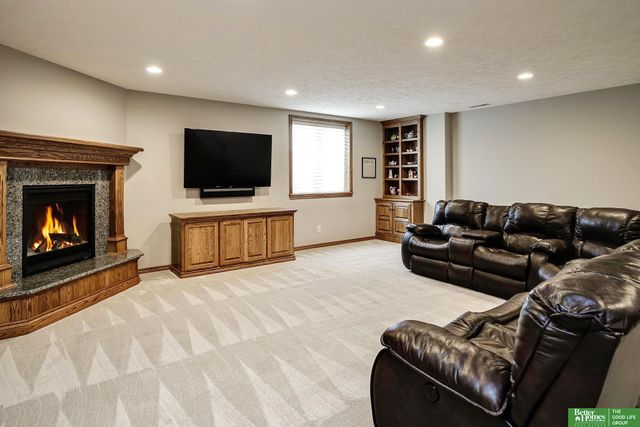 3211 Deer Run, Fremont, NE 68025