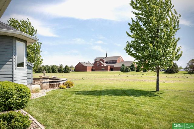 3211 Deer Run, Fremont, NE 68025