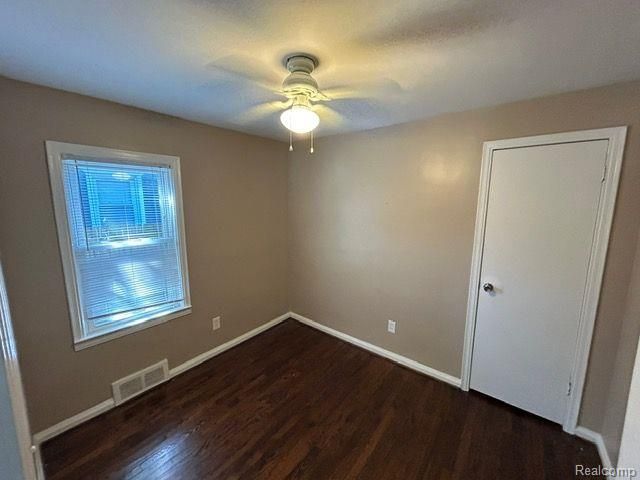 21751 Roslyn Road, Harper Woods, MI 48225