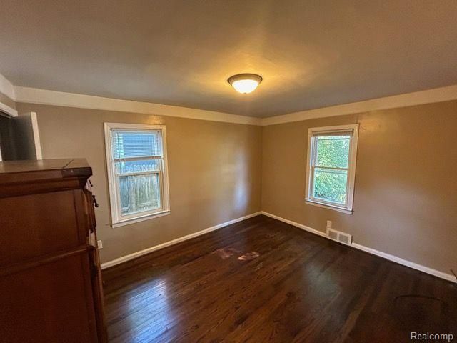 21751 Roslyn Road, Harper Woods, MI 48225