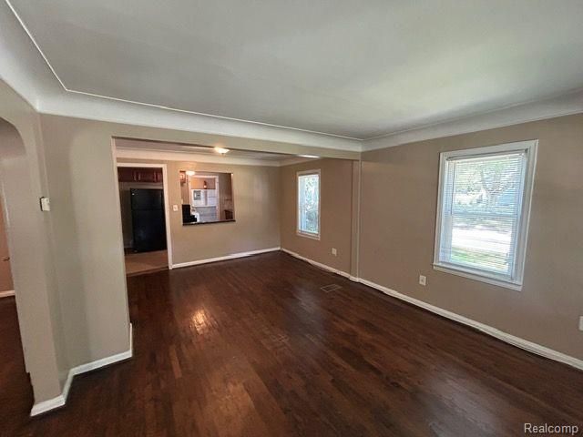 21751 Roslyn Road, Harper Woods, MI 48225