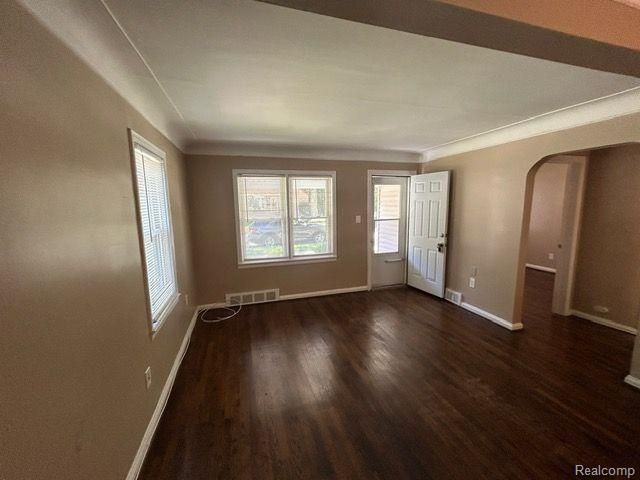 21751 Roslyn Road, Harper Woods, MI 48225