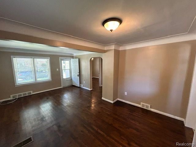 21751 Roslyn Road, Harper Woods, MI 48225