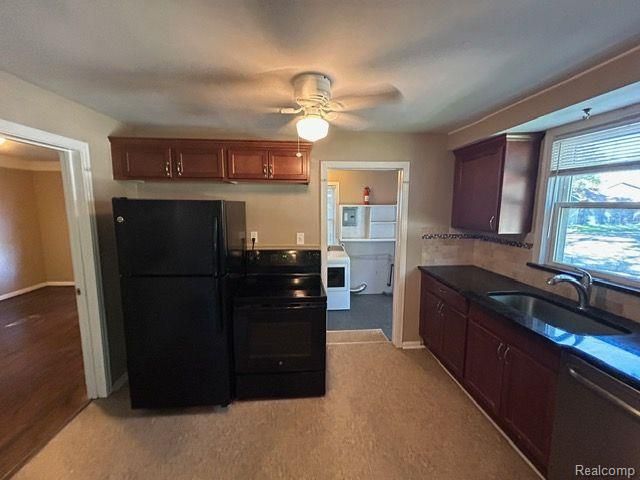 21751 Roslyn Road, Harper Woods, MI 48225
