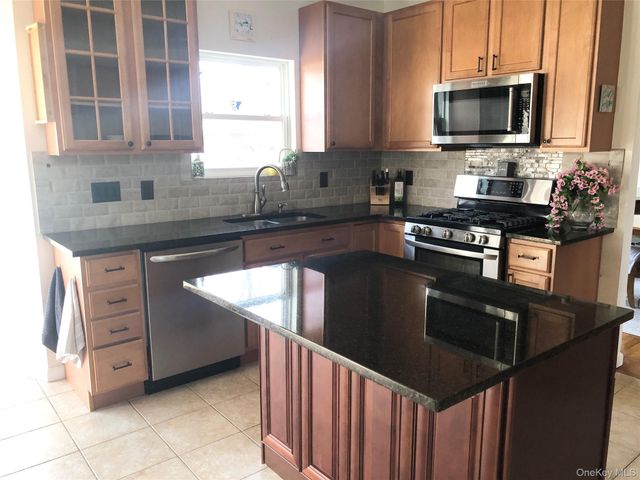 10 Debron Court, Centereach, NY 11720