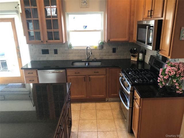 10 Debron Court, Centereach, NY 11720