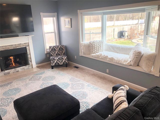 10 Debron Court, Centereach, NY 11720