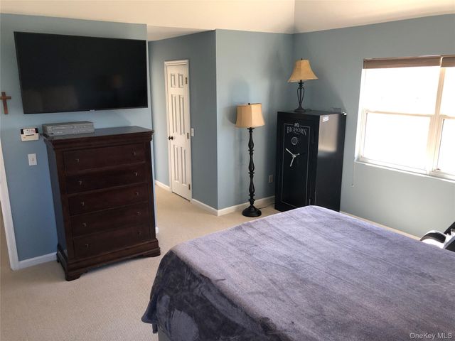 10 Debron Court, Centereach, NY 11720
