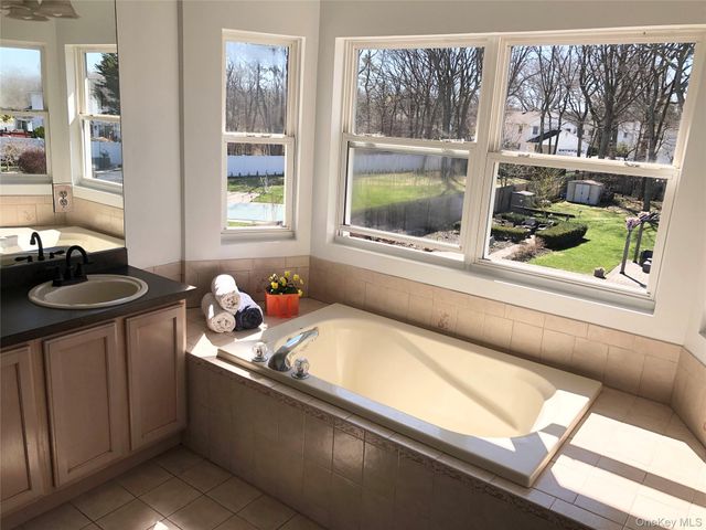 10 Debron Court, Centereach, NY 11720