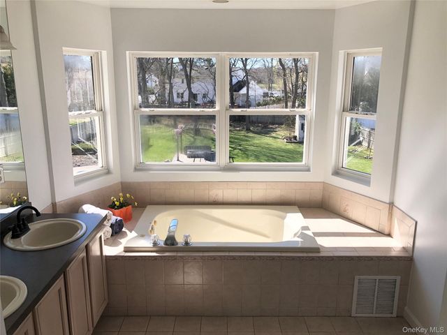 10 Debron Court, Centereach, NY 11720