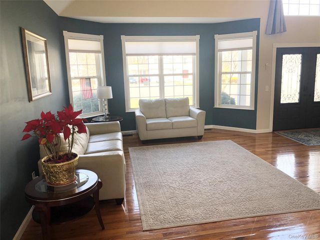 10 Debron Court, Centereach, NY 11720