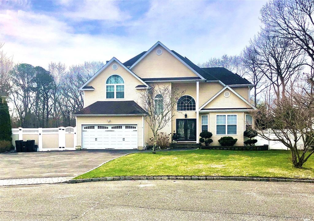 10 Debron Court, Centereach, NY 11720