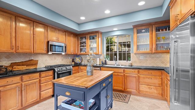 1050 Belmont Ln, Tracy, CA 95377