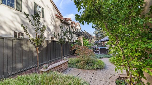 1050 Belmont Ln, Tracy, CA 95377