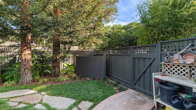 1050 Belmont Ln, Tracy, CA 95377