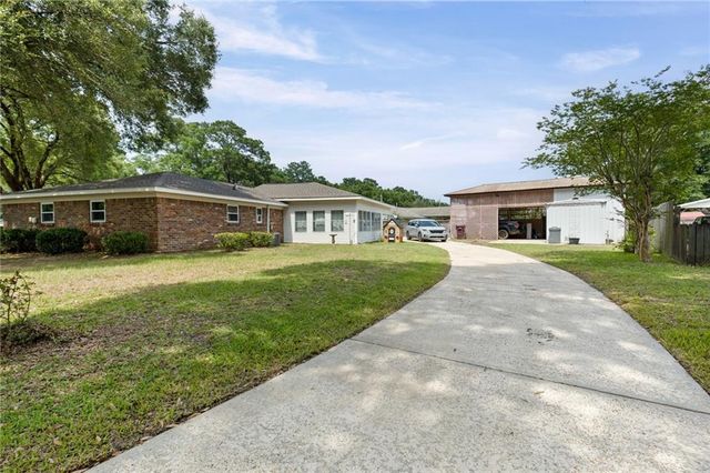 49 Plateau Avenue W, Satsuma, AL 36572