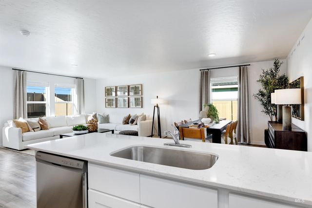 8601 E Love Ct, Nampa, ID 83687
