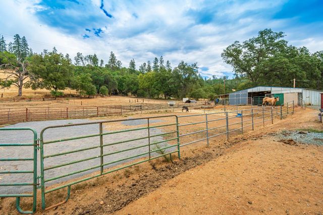 18000 W Clinton Rd, Jackson, CA 95642