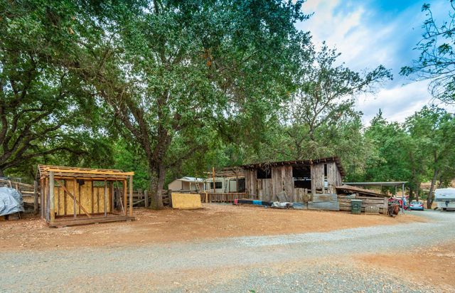 18000 W Clinton Rd, Jackson, CA 95642