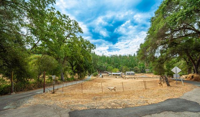 18000 W Clinton Rd, Jackson, CA 95642