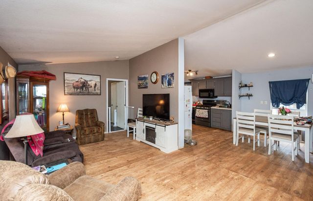 18000 W Clinton Rd, Jackson, CA 95642