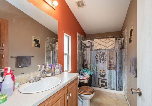 18000 W Clinton Rd, Jackson, CA 95642