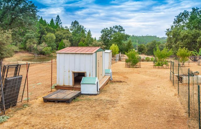 18000 W Clinton Rd, Jackson, CA 95642