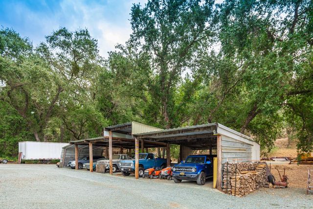 18000 W Clinton Rd, Jackson, CA 95642