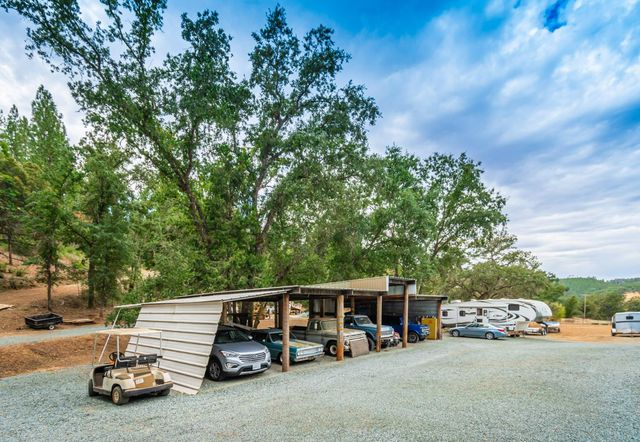 18000 W Clinton Rd, Jackson, CA 95642