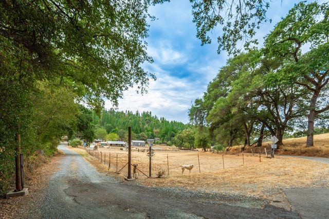 18000 W Clinton Rd, Jackson, CA 95642