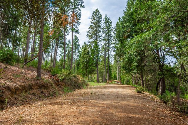 18000 W Clinton Rd, Jackson, CA 95642