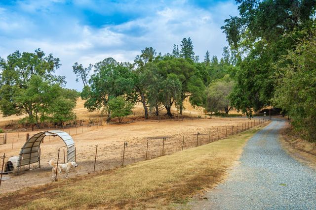 18000 W Clinton Rd, Jackson, CA 95642