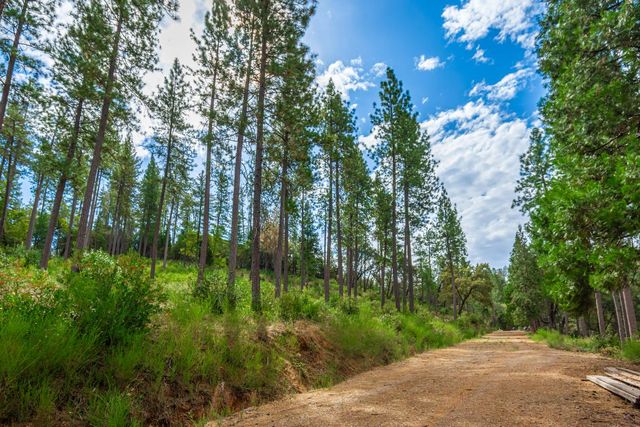 18000 W Clinton Rd, Jackson, CA 95642