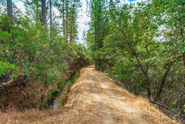 18000 W Clinton Rd, Jackson, CA 95642