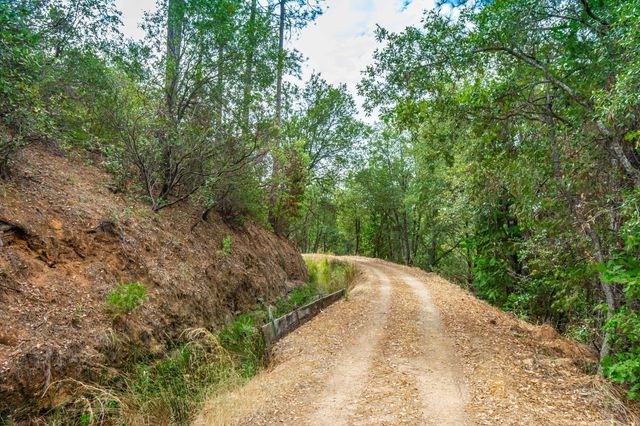 18000 W Clinton Rd, Jackson, CA 95642