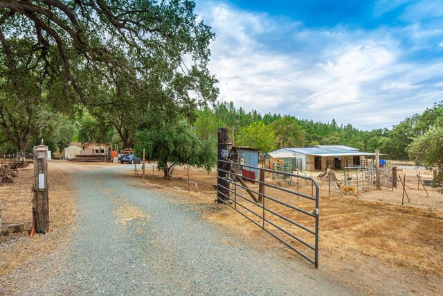 18000 W Clinton Rd, Jackson, CA 95642