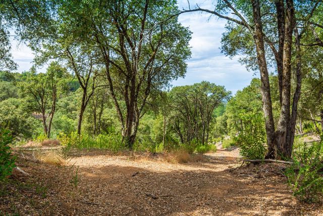 18000 W Clinton Rd, Jackson, CA 95642