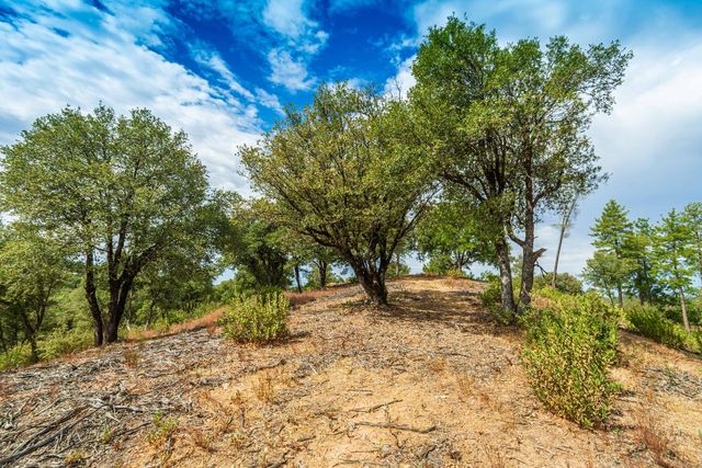 18000 W Clinton Rd, Jackson, CA 95642