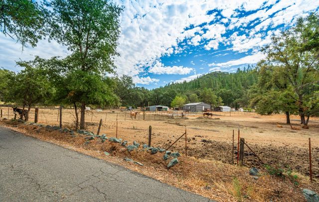 18000 W Clinton Rd, Jackson, CA 95642