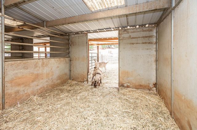 18000 W Clinton Rd, Jackson, CA 95642