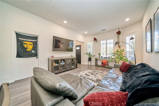 800 E 27th, Los Angeles, CA 90011