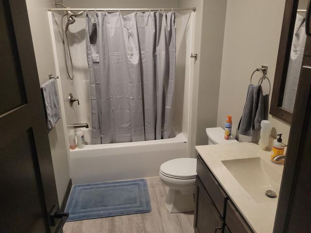 3482 Creek Ridge Drive, Eau Claire, WI 54703