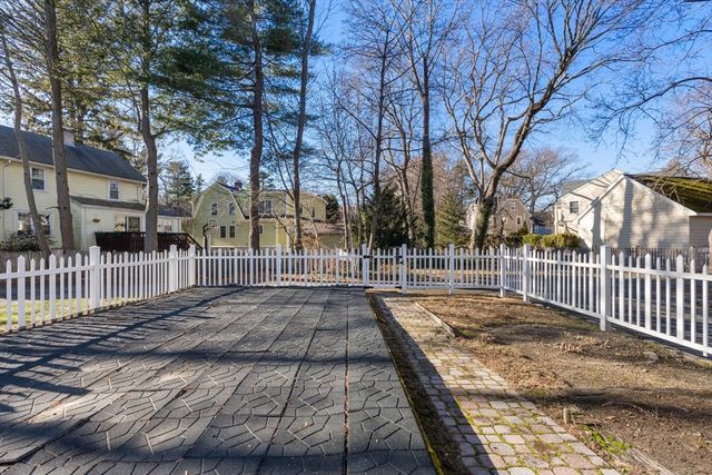 25 Allen Ave, Newton, MA 02468